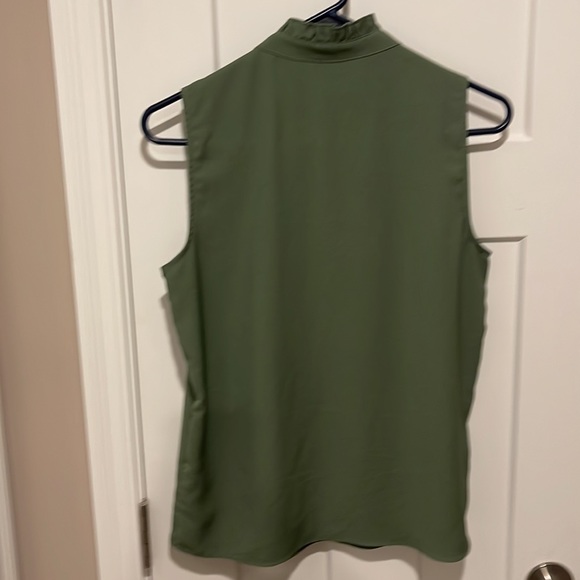 Gorgeous green blouse with flirty ruffles - Picture 4 of 4